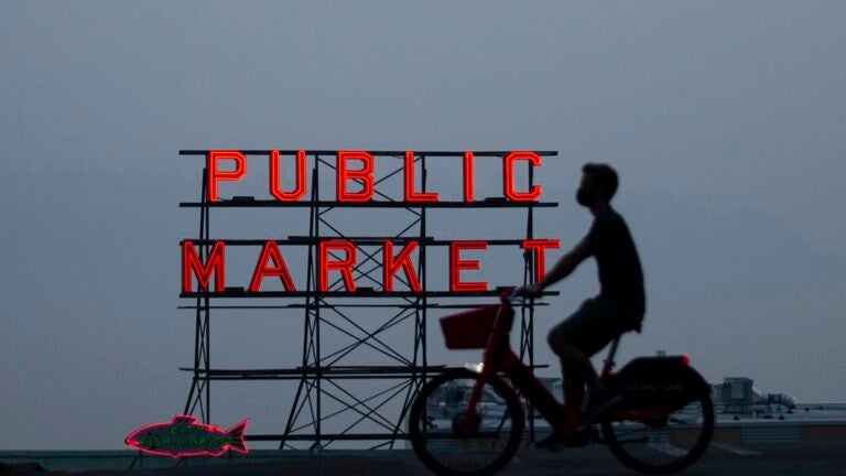 Seattle-Public-Market-Bicyclist