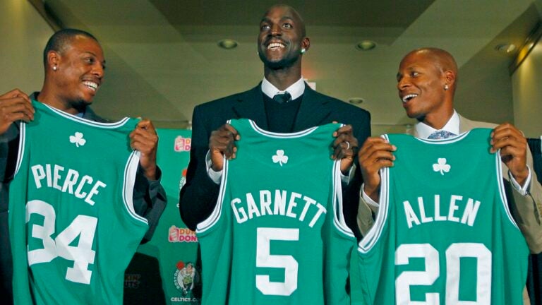 Celtics retire Kevin Garnett's No. 5 jersey after lengthy delay