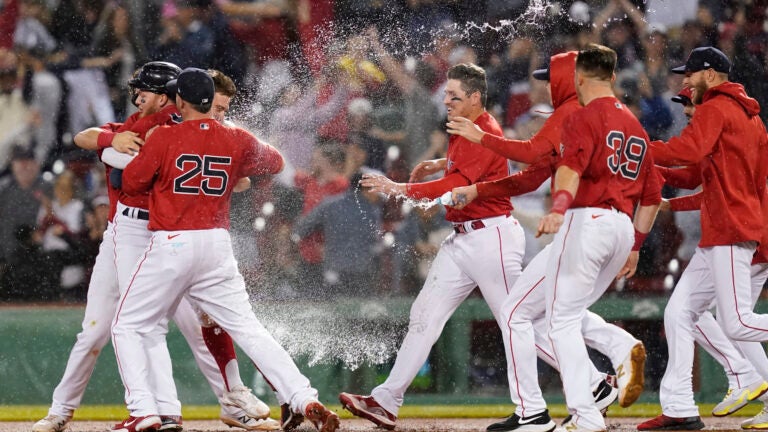 Red Sox come from behind for walk-off win over Blue Jays