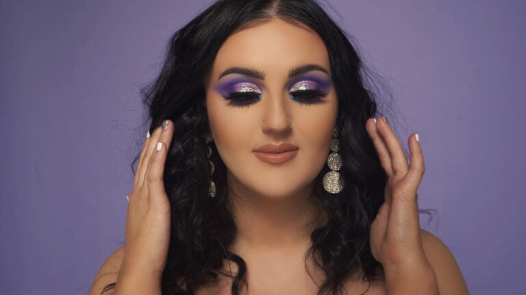  TikToker, la autoproclamada 'Masshole' Mikayla Nogueira lanza línea de maquillaje