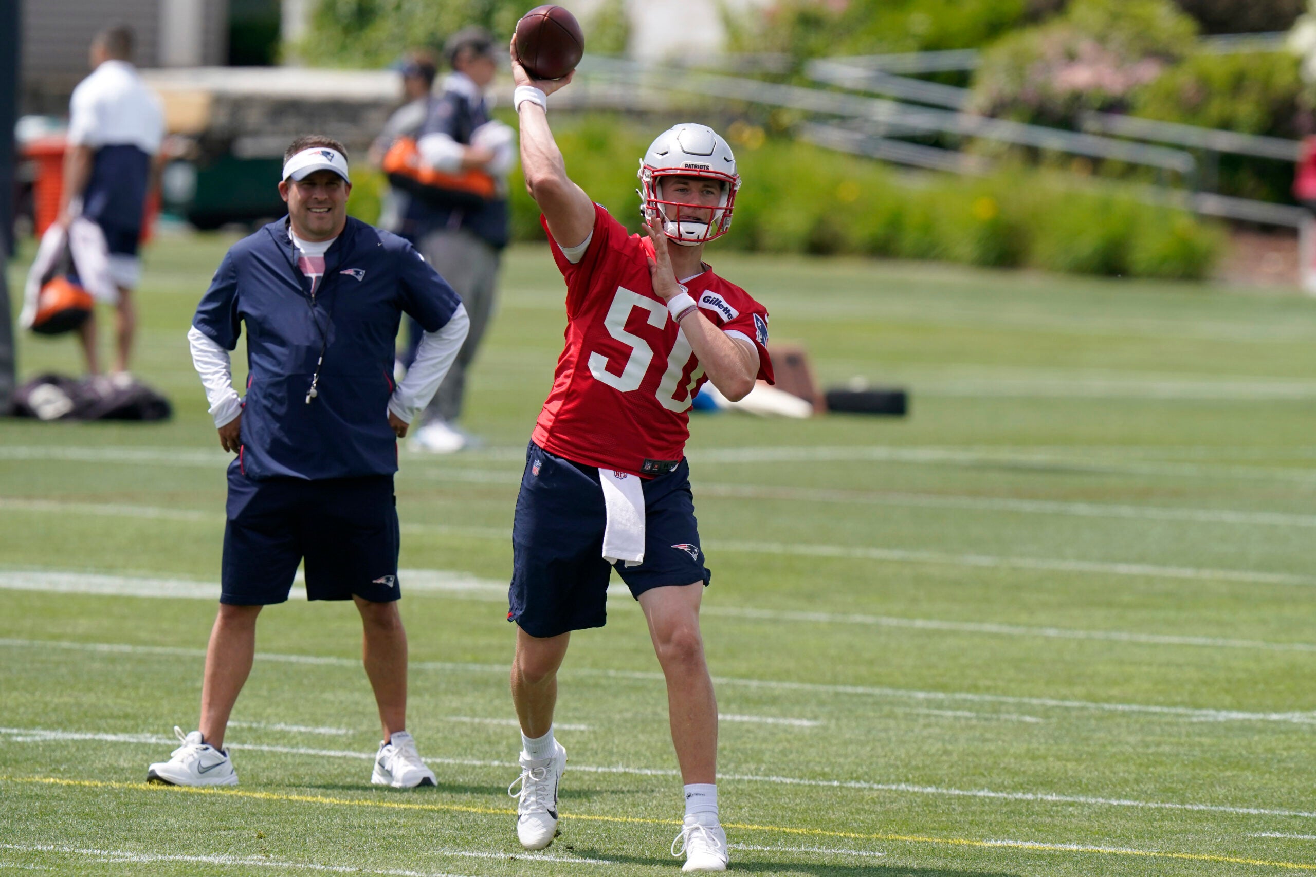 2nd-year QB Mac Jones arrives at Pats' workout in great shape