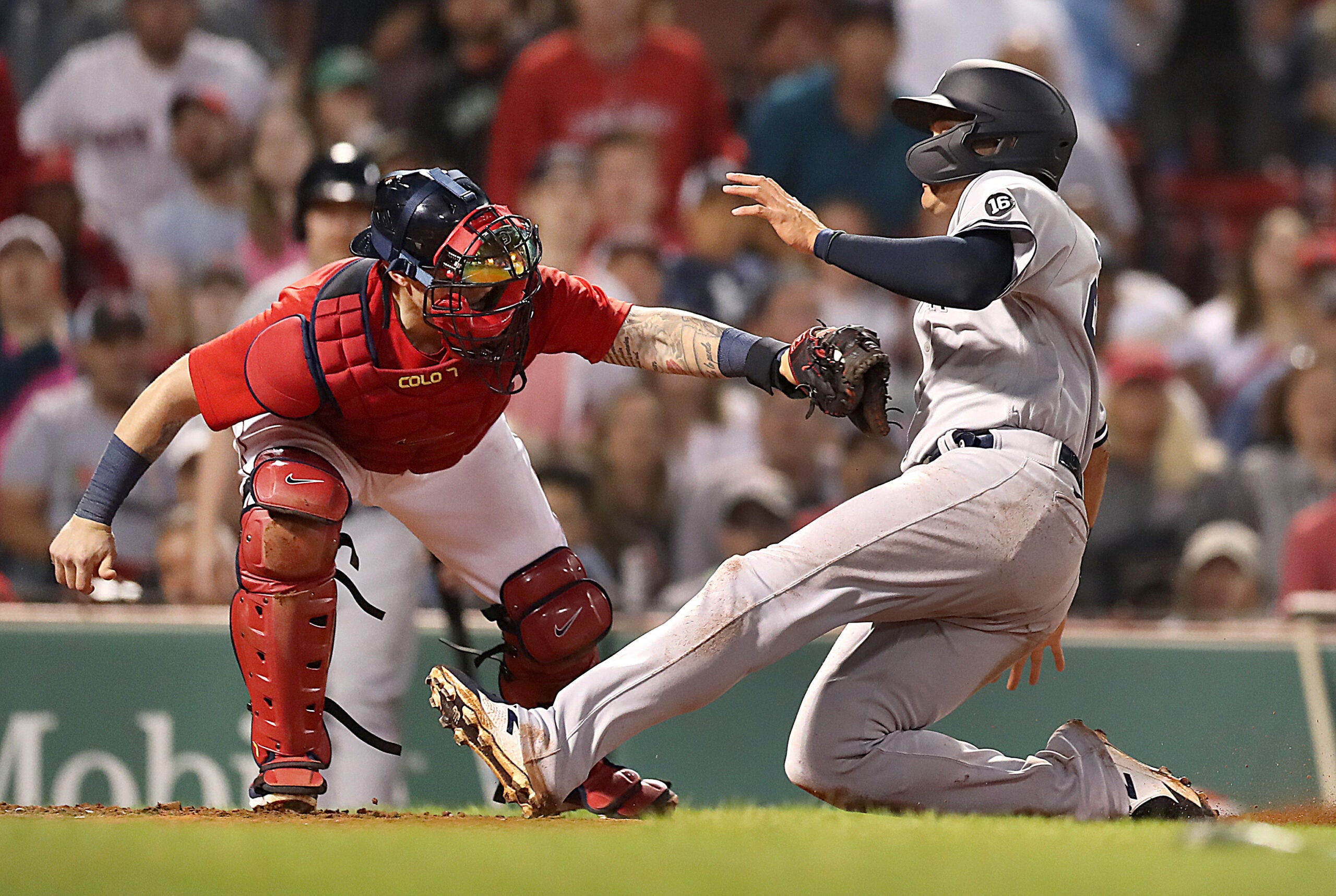 Pedroia making sacrifices to keep playing second base