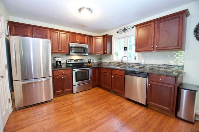 124-Maple-Bridgewater-Kitchen