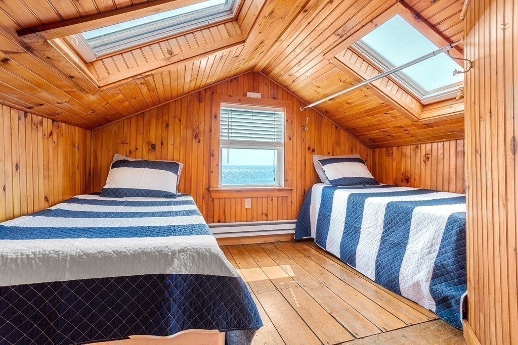 232-N-End-Blvd-Salisbury-Bedroom