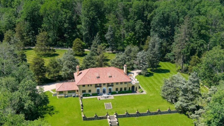 30-Mark-Twain-Lane-Redding-Exterior-Aerial