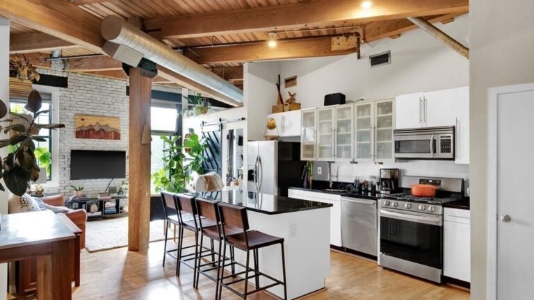 43-Charlton-Unit-304-Everett