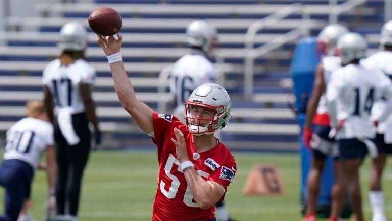 Field Yates on X: Breaking news for Week 8: Patriots QB Mac Jones took  about 90% of the first teams reps in practice today and will start for the  team on Sunday