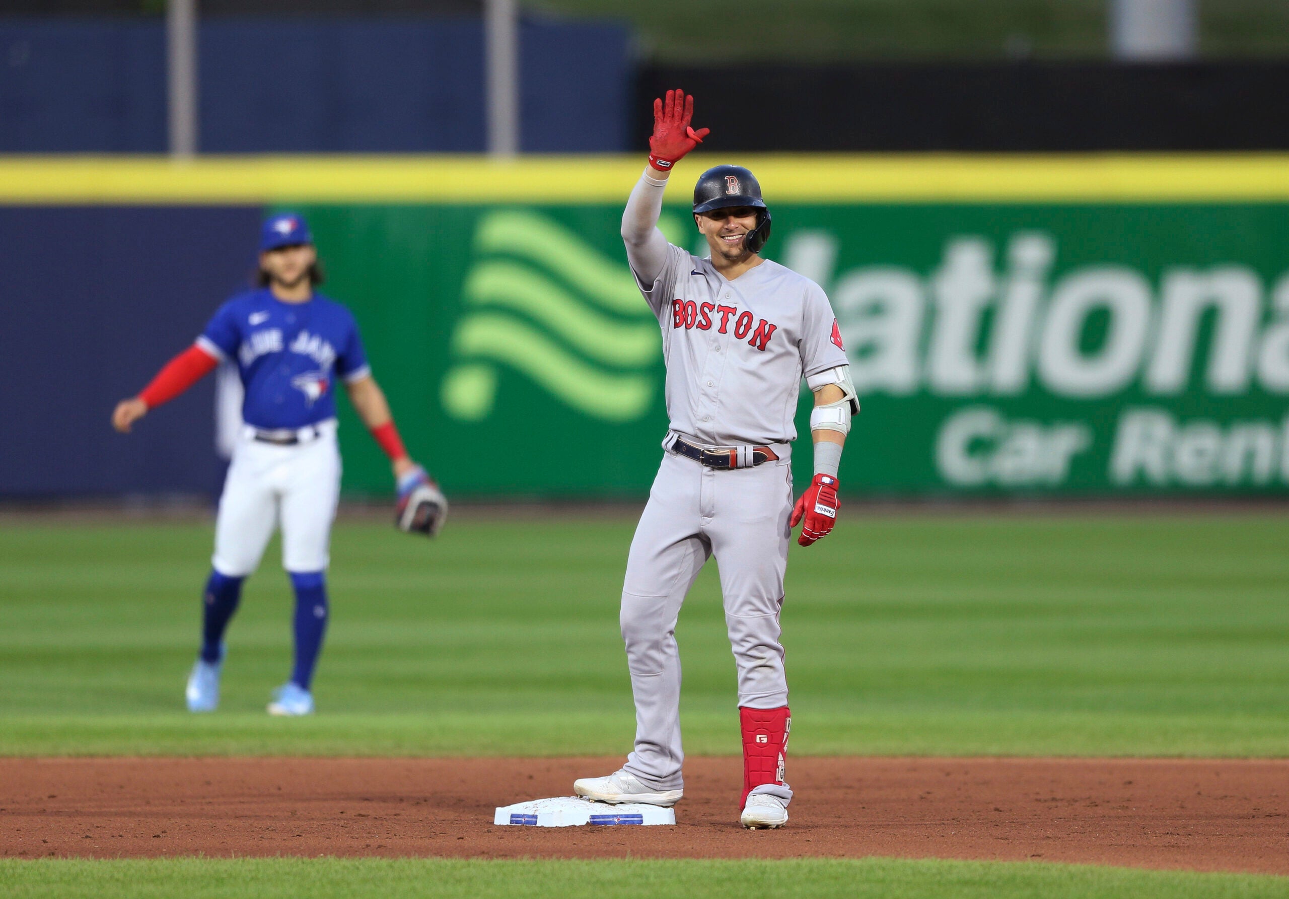 Marwin Gonzalez hits first Red Sox HR in victory