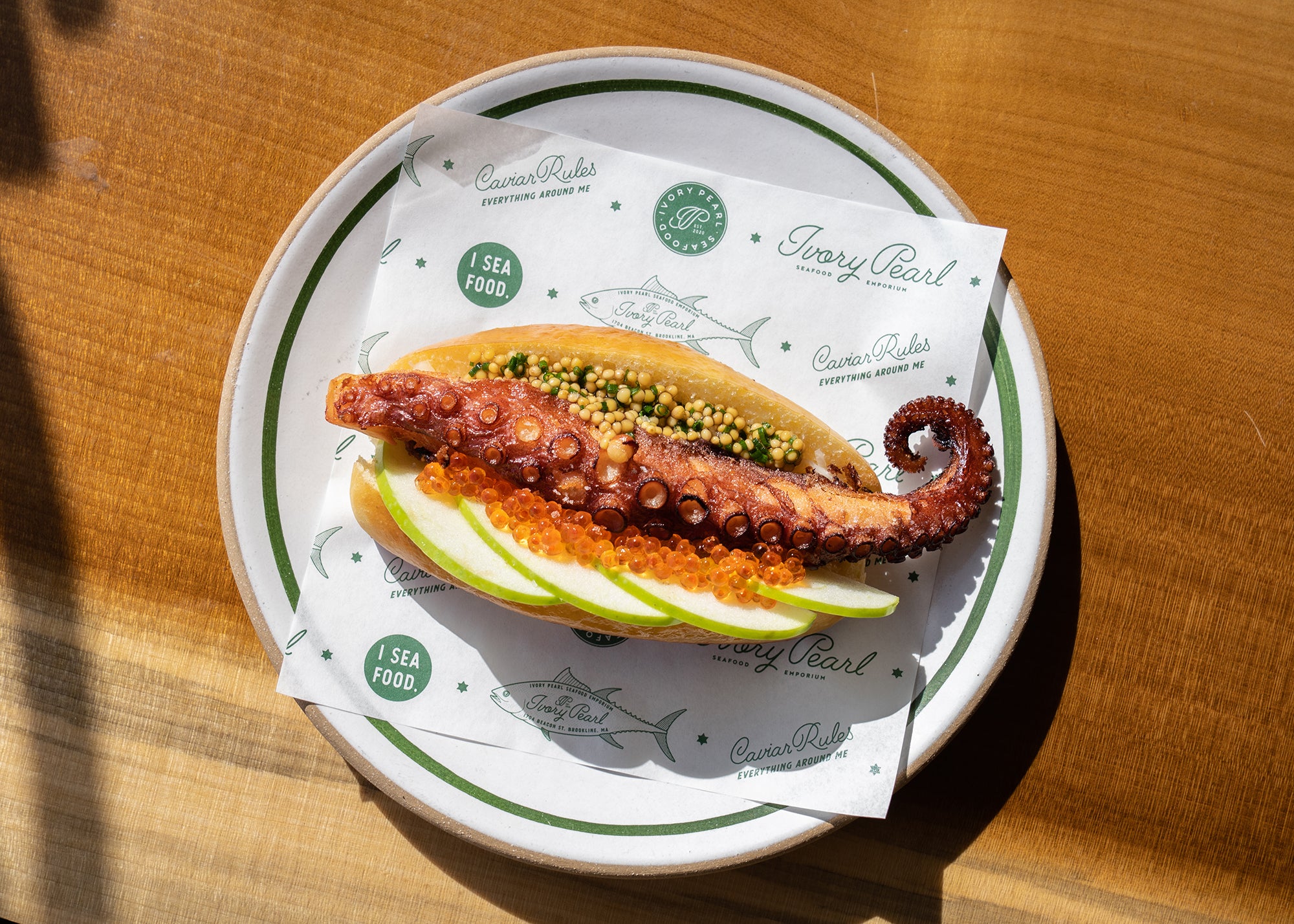 Hot dog tentacul la Ivory Pearl