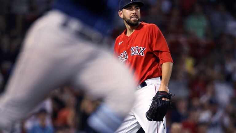Red Sox' lost weekend capped by another embarrassing loss, Red Sox
