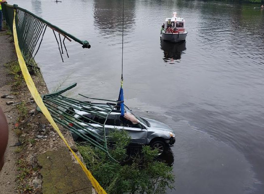 Car Plunges into Charles River After Cambridge Crash – NBC Boston