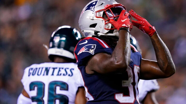 Patriots rout Eagles 35-0 in preseason game