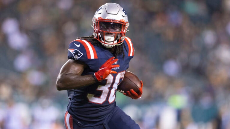 Rhamondre Stevenson injury: Patriots RB suffers ankle injury in Week 14,  ruled out - DraftKings Network