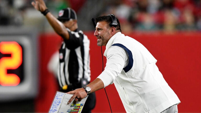 Titans coach Mike Vrabel tests positive for COVID-19