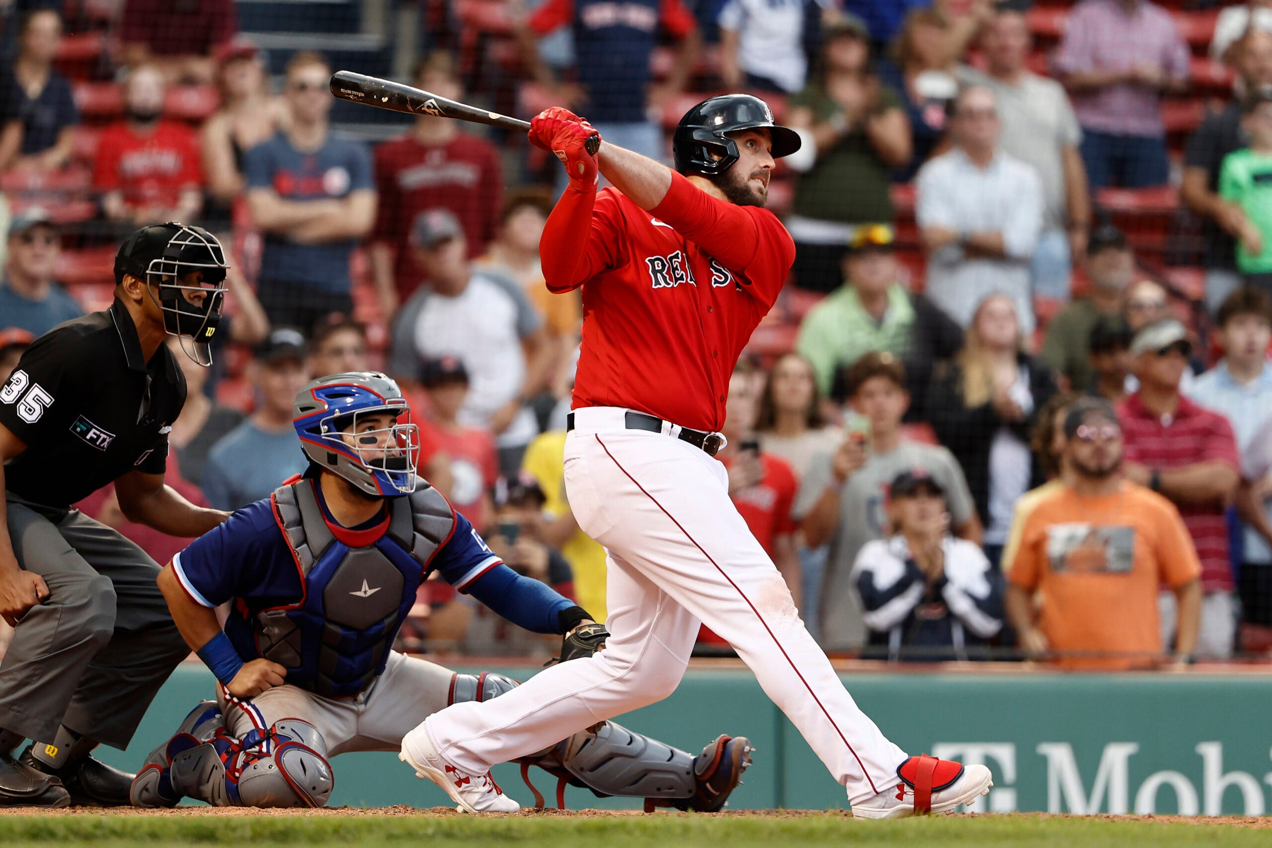 Red Sox's Travis Shaw, mother share close bond