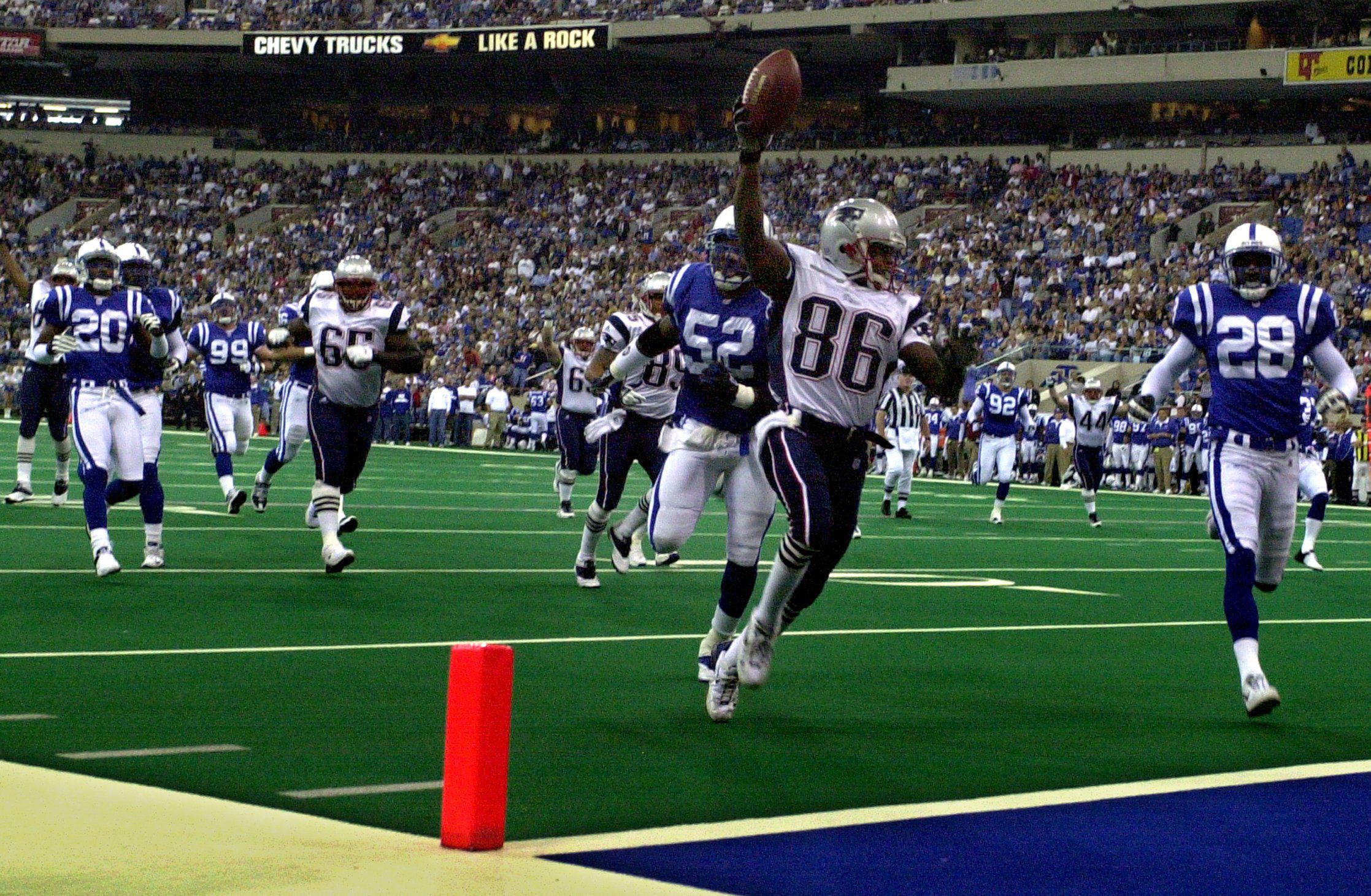 Former Patriots wide receiver David Patten, 47, dies in motorcycle crash 