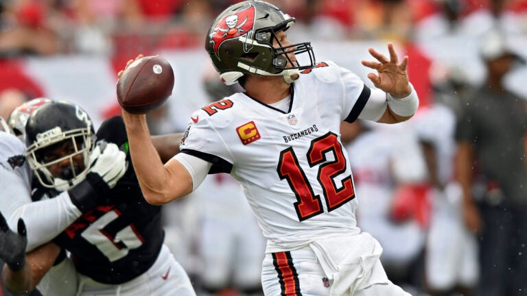 Tom Brady, Bucs are unanimous top team in latest AP Pro32 poll