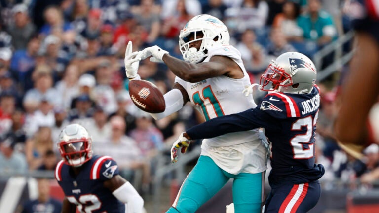 Tua Tagovailoa leads Dolphins to win in opener vs. Patriots