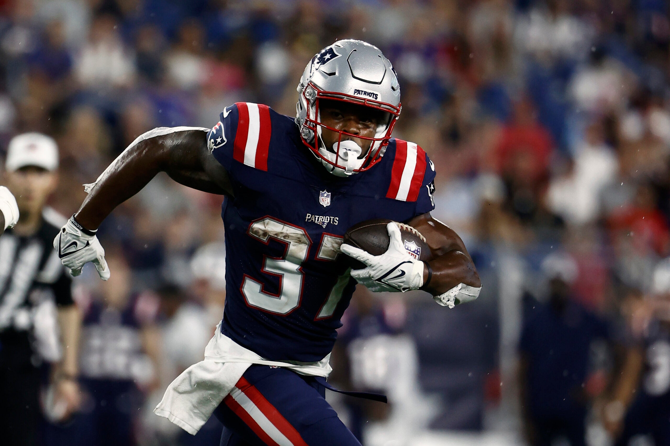NFL Week 1 picks, point spreads, betting lines for every game: Who is  picking Mac Jones to win his Patriots debut vs. the Dolphins? 