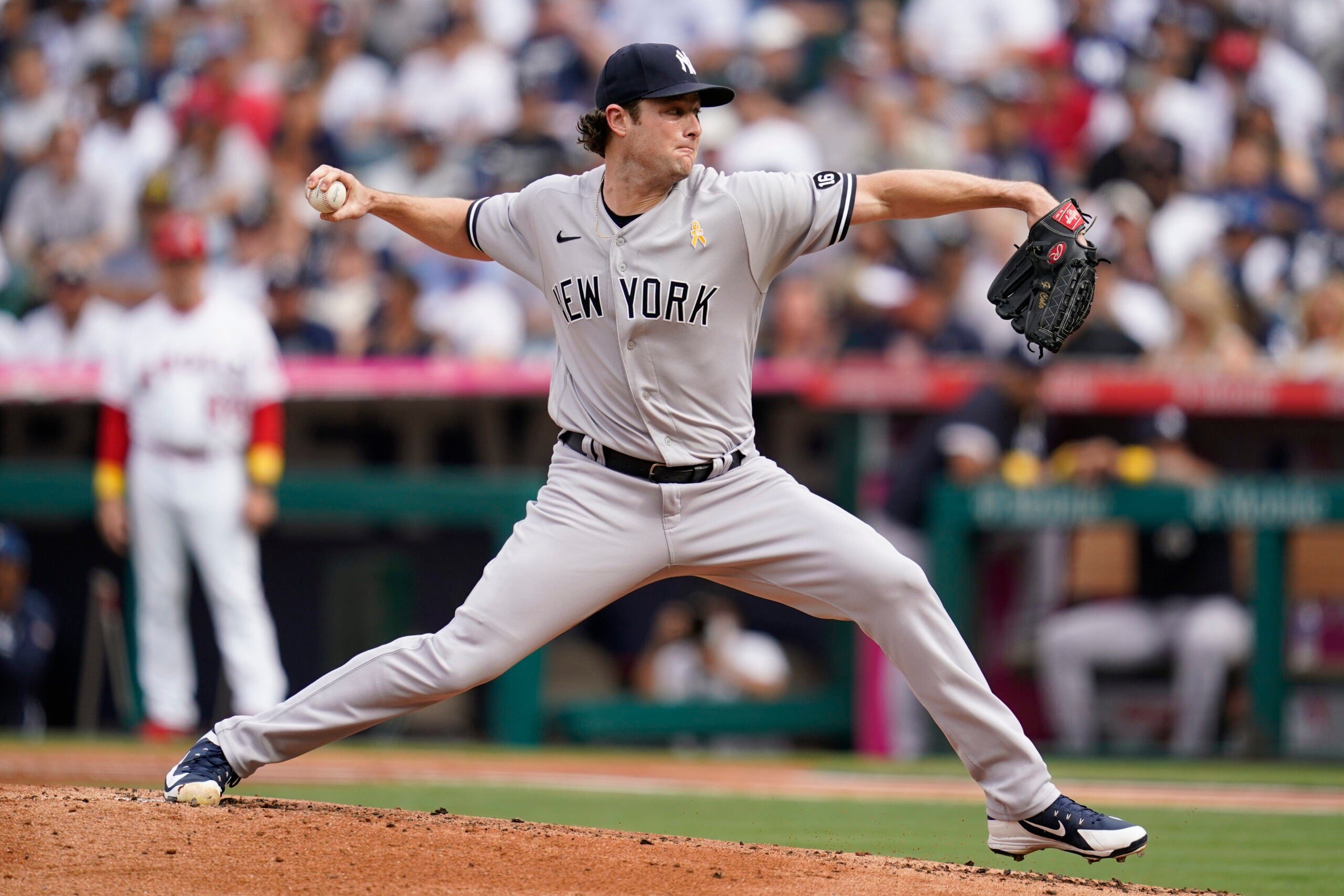 Cole pitches 2-hitter, Yankees beat Twins 2-0