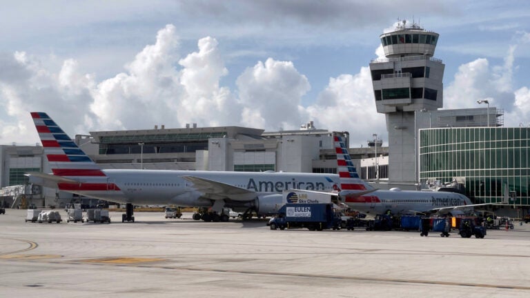 Man opens emergency door jumps onto wing of plane at Miami airport