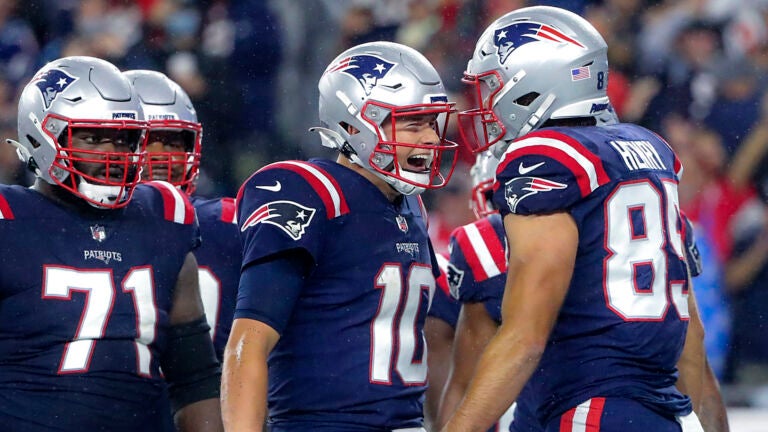 Belichick, Jones react to facing Brady in Patriots loss to Buccaneers