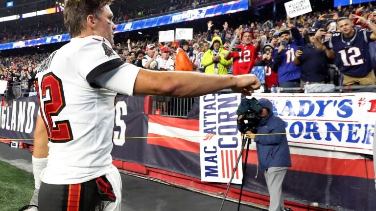 Tom Brady saluted by Patriots fans at Gillette Stadium — and