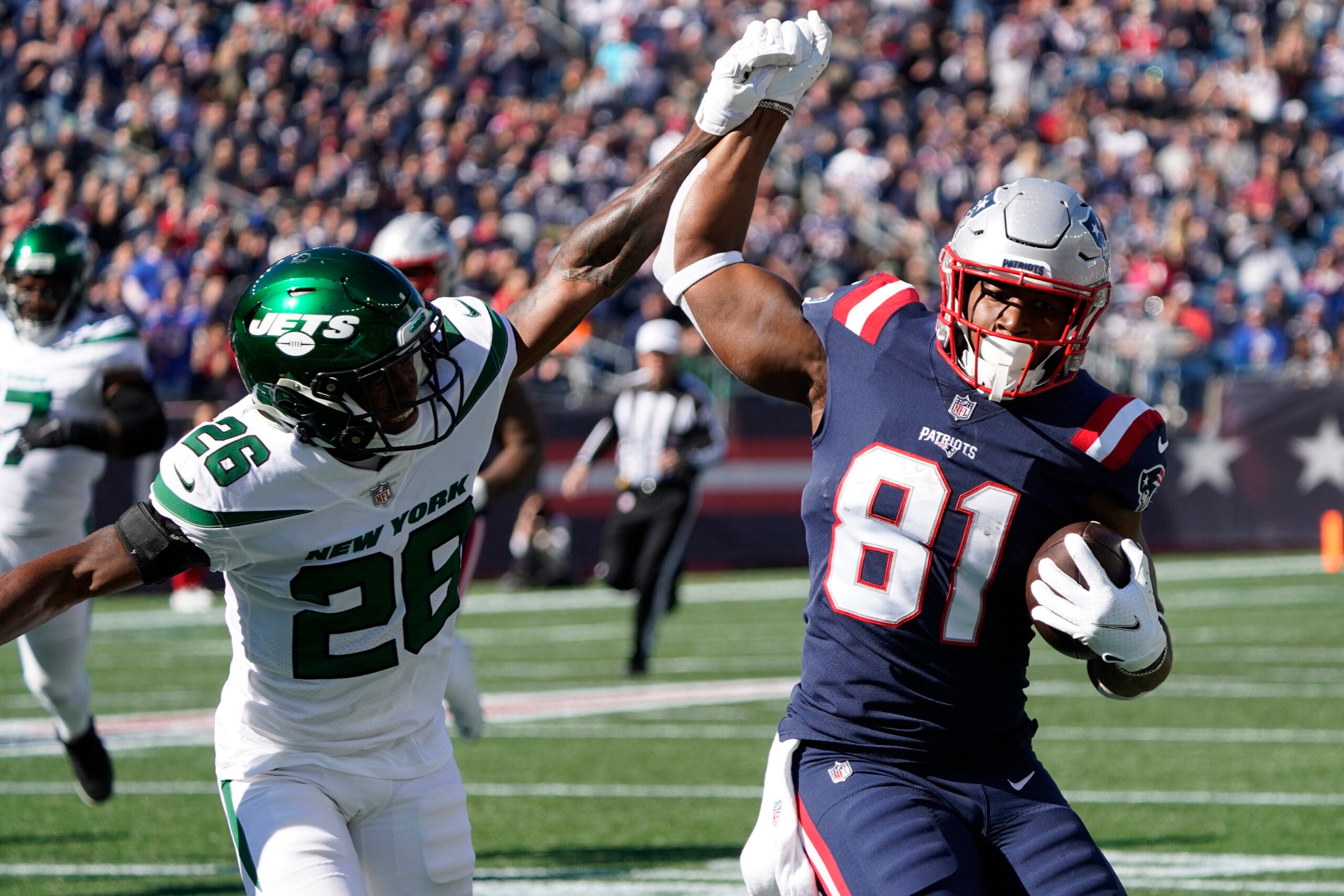 Jonnu Smith injury update: How to handle the Patriots TE vs