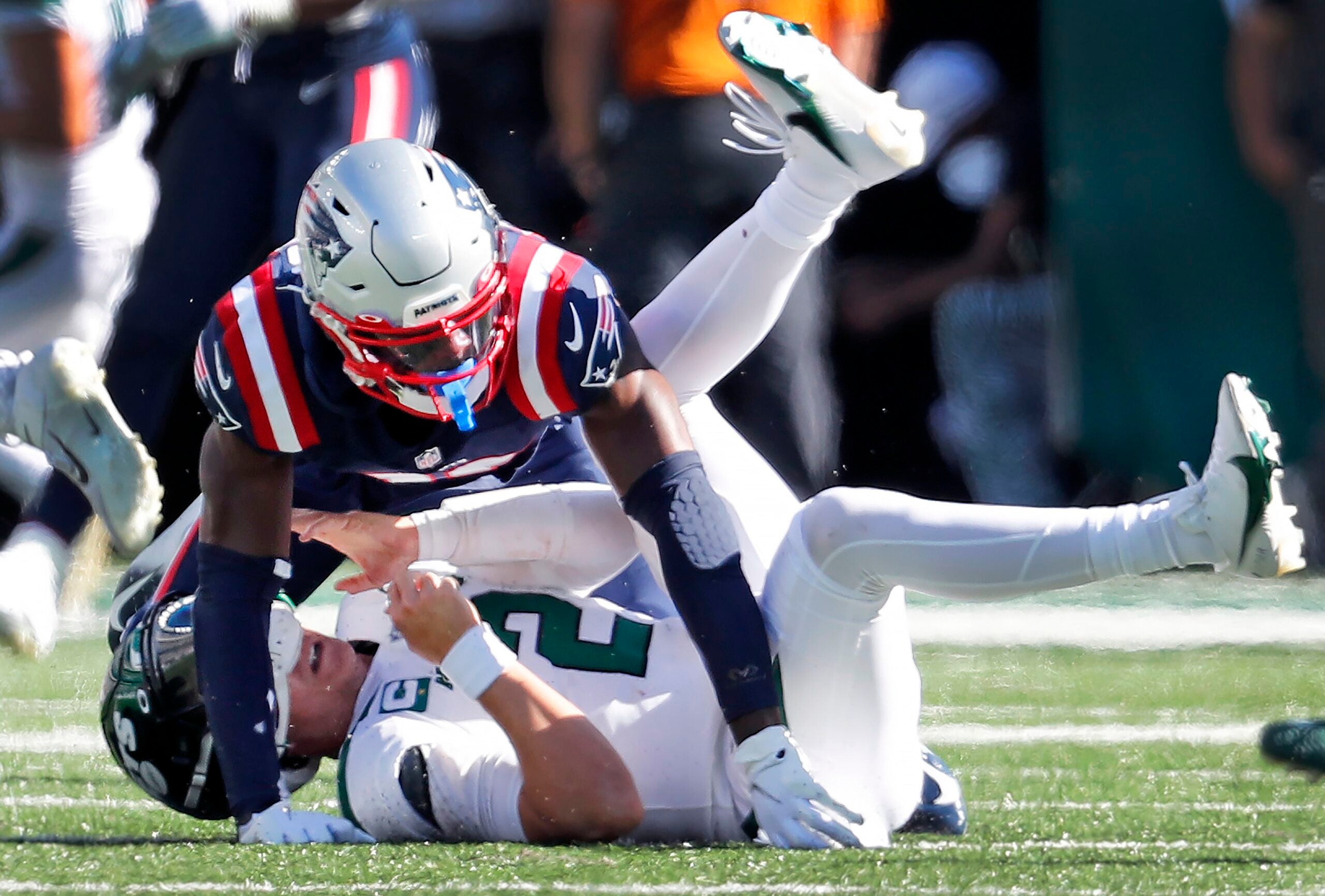 Patriots so automatic vs. Jaguars that Mac Jones was signalling