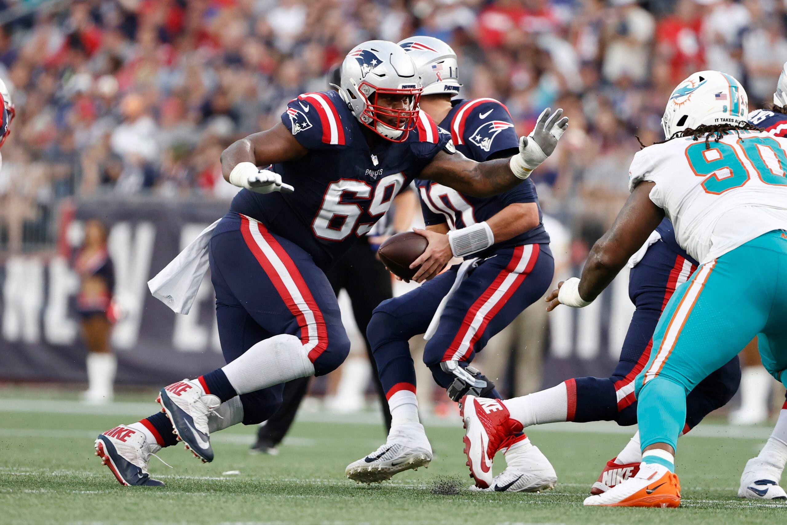 Tom Brady throws 5 TD passes in Bucs' 47-15 rout of Dolphins