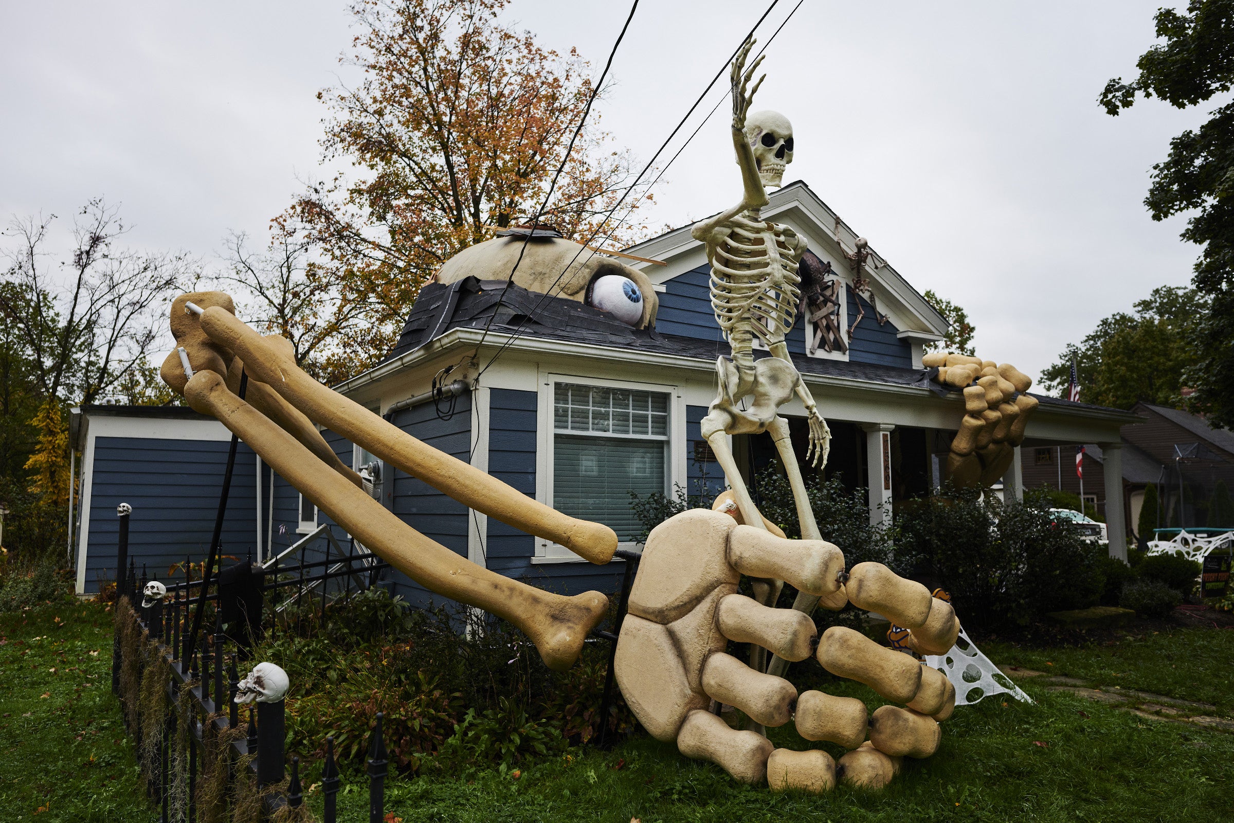With huge skeletons, the yard-decorating arms race heats up