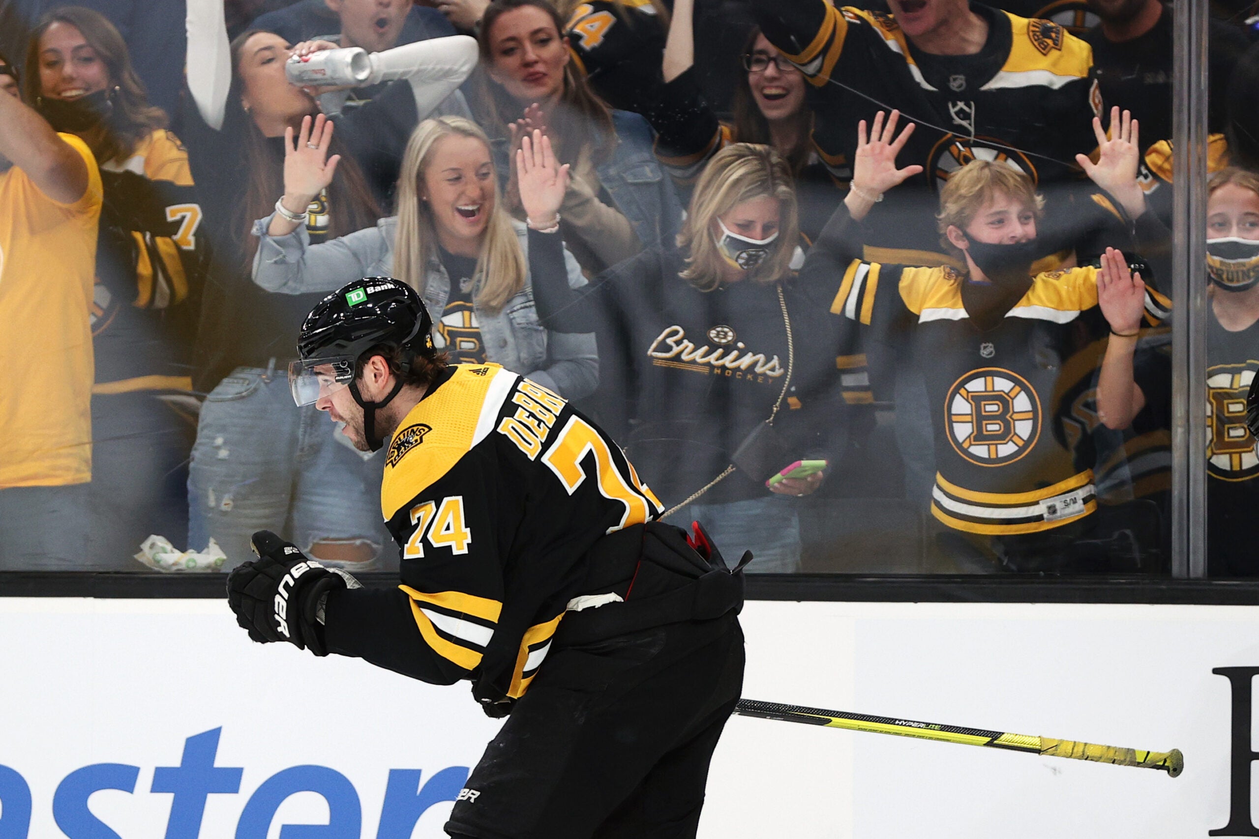 Brad Marchand named captain of the Boston Bruins, sparking humorous  reactions - Sport News