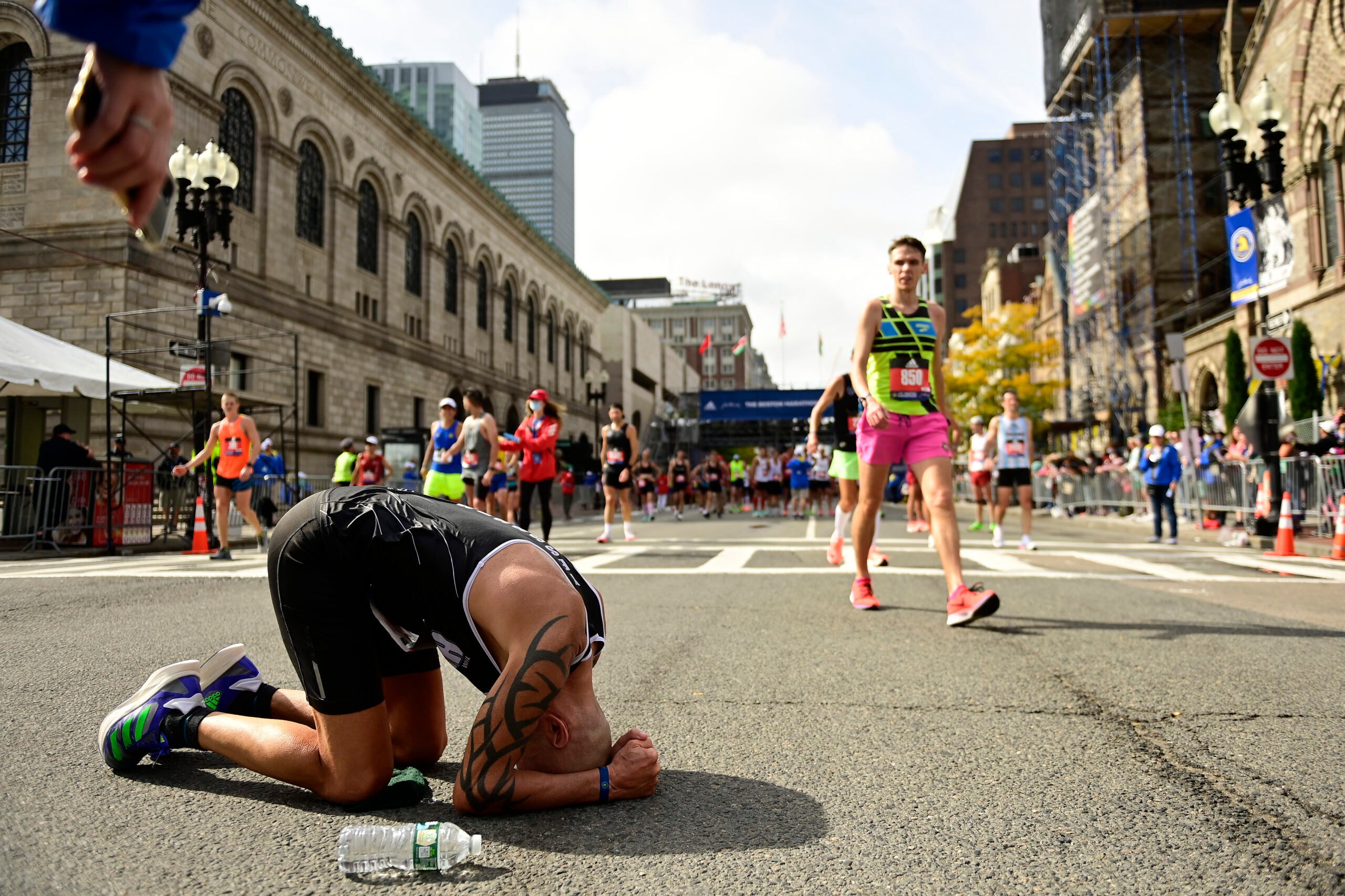 26 photos showing the pure joy and utter exhaustion at the 2021 Boston
