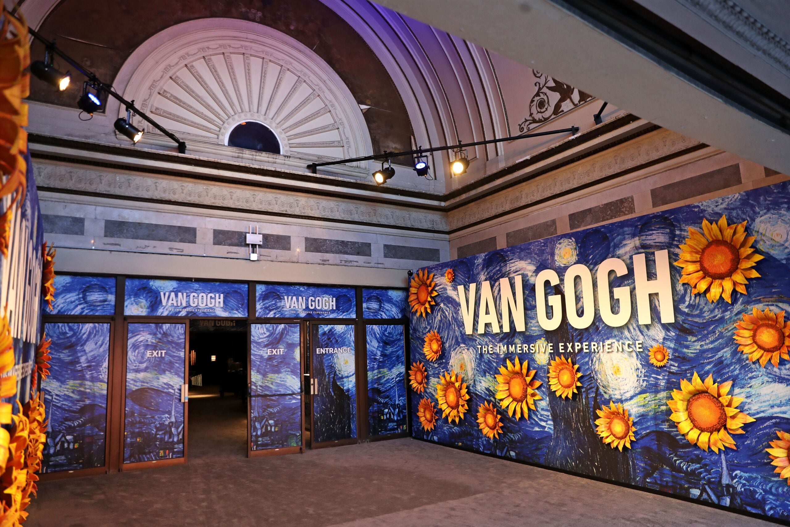 What's behind the wave of immersive Van Gogh exhibits