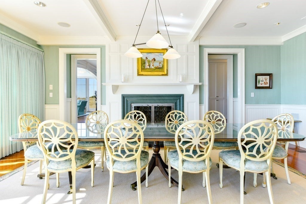 300-Stage-Neck-Rd-Chatham-Dining-Room