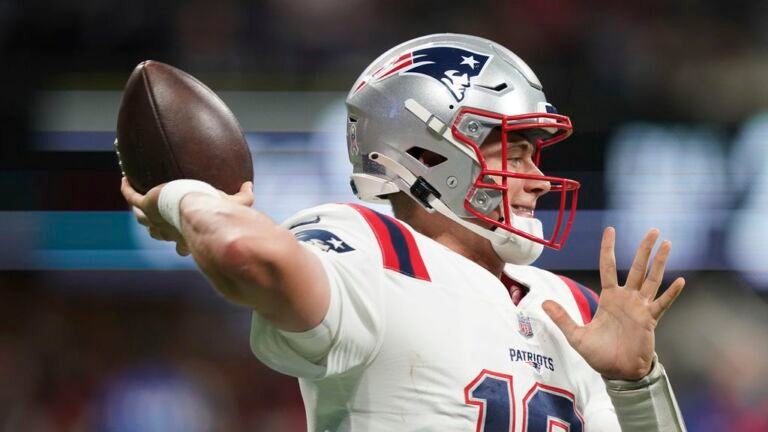 MINNEAPOLIS, MN - NOVEMBER 24: New England Patriots quarterback Mac Jones ( 10) directs traffic while on the run during a game between the Minnesota  Vikings and New England Patriots on November 24