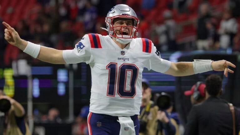 NFL's Best 25 Under 25: Where's Patriots Quarterback Mac Jones? - Sports  Illustrated New England Patriots News, Analysis and More