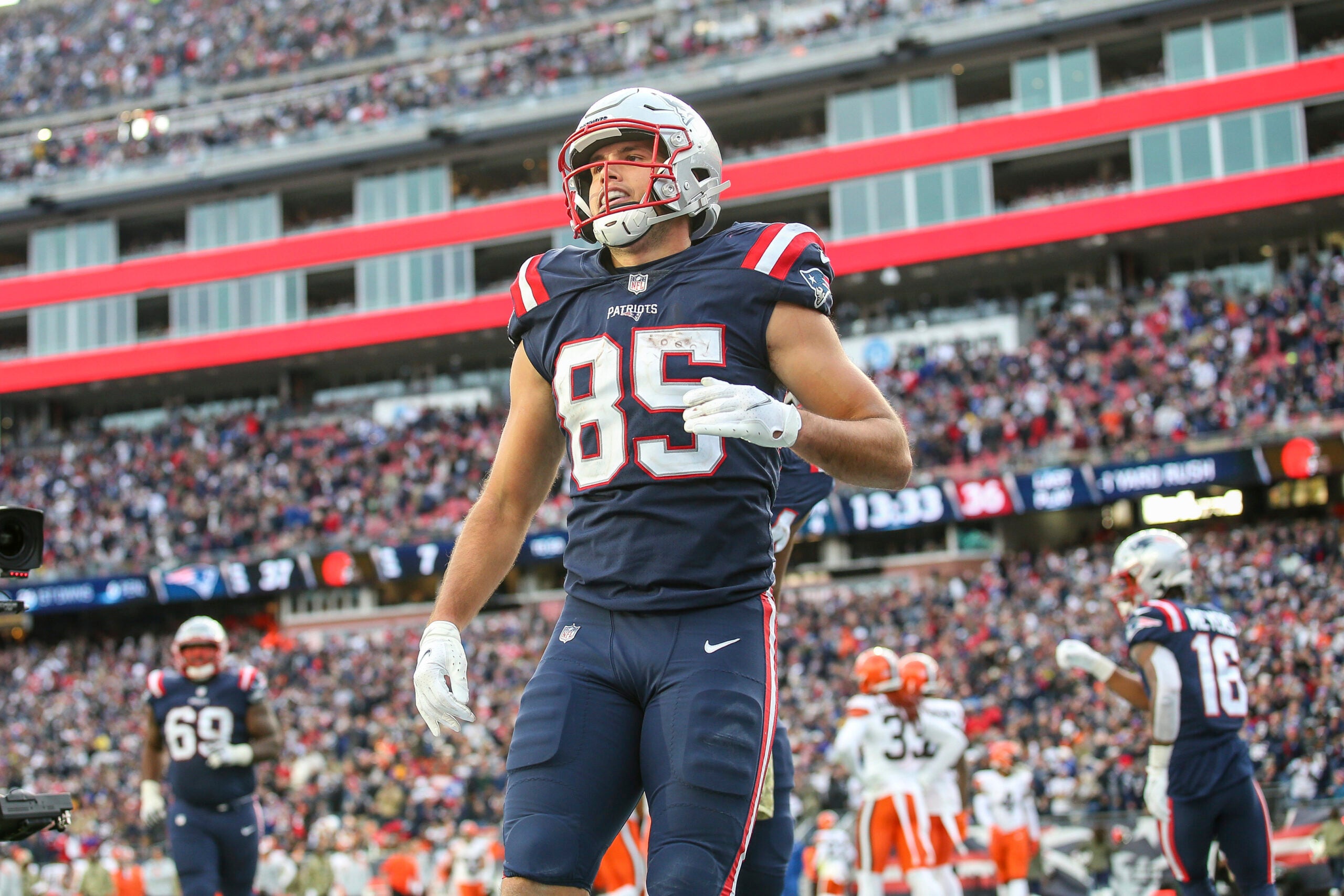 Patriots TE Hunter Henry on the impact of yesterday's weather