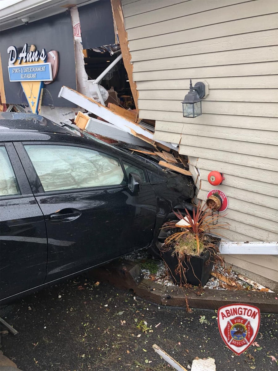 Car crashes into Abington restaurant, driver hospitalized
