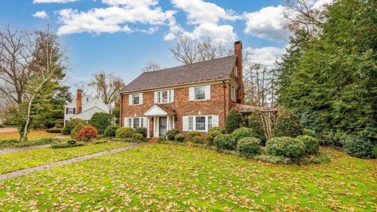 33-Oxford-Road-Longmeadow-Exterior-Front