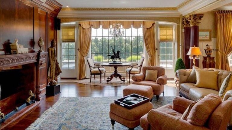 59-Walnut-Rd-Wenham-Living-Room