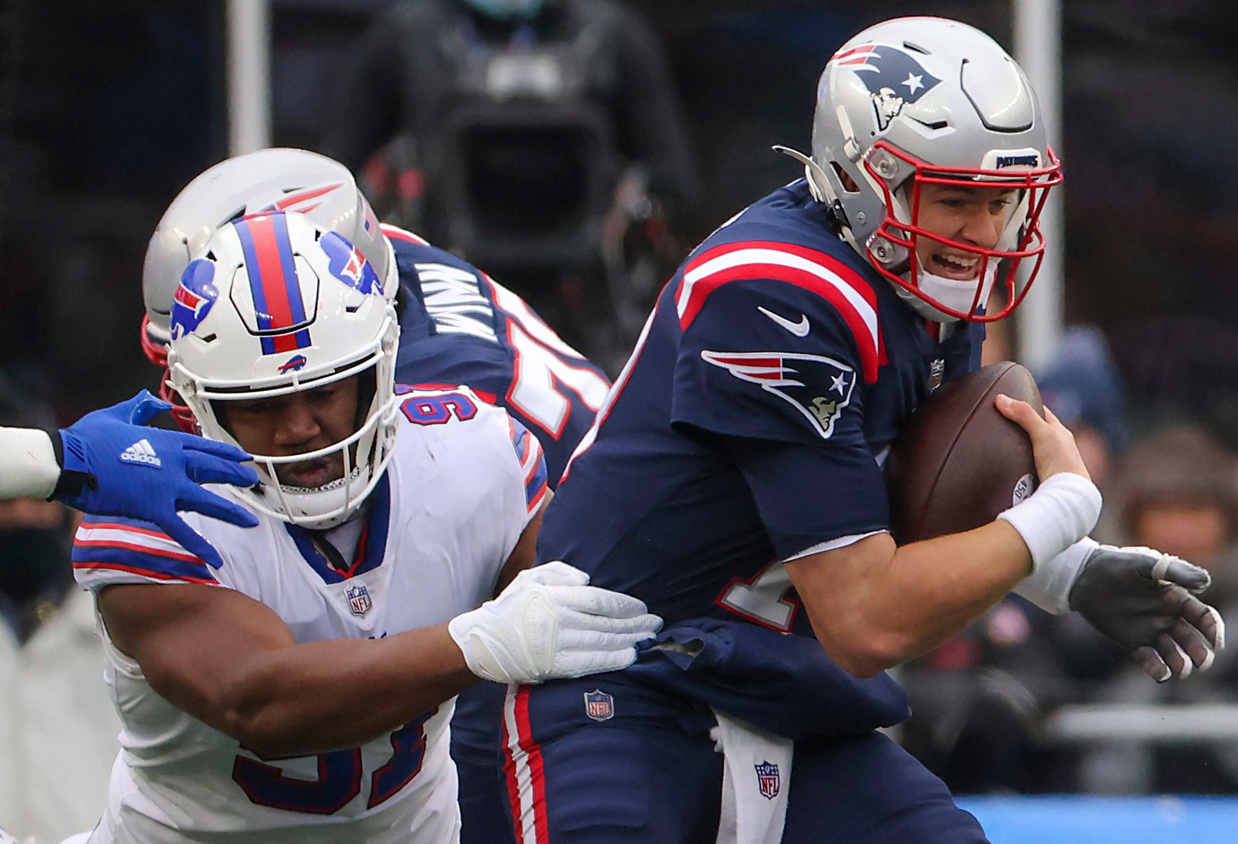 Buffalo Bills take control of AFC East with 33-21 win over New