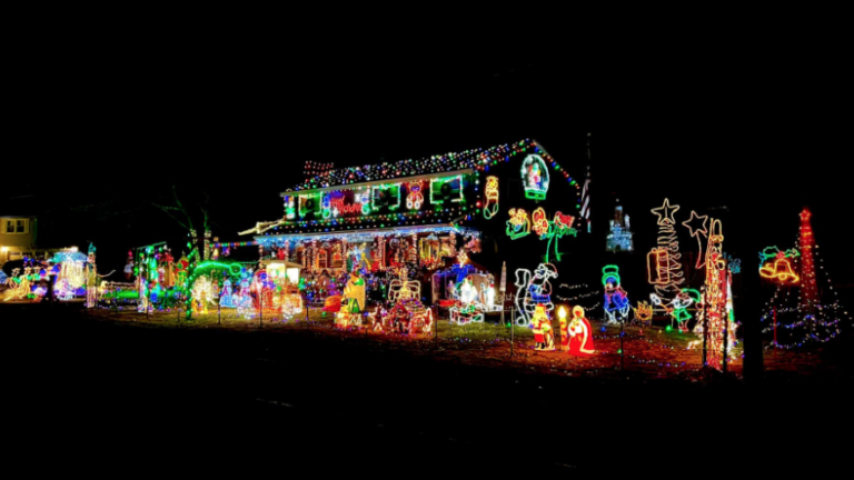 Billerica family's holiday light display raises money for local child fighting cancer - Vimarsana News