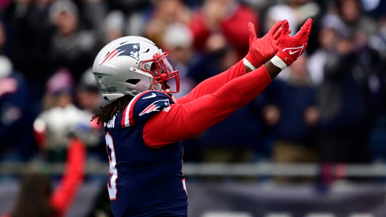 NFL expert Boomer Esiason is picking the Patriots to beat Bills