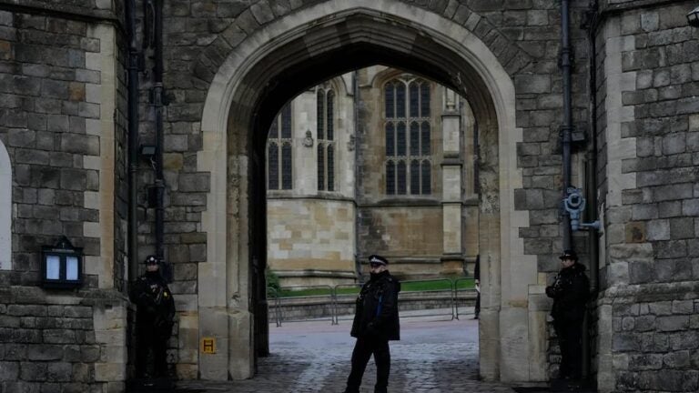 Penceroboh bersenjata diberkas di kawasan Istana Windsor