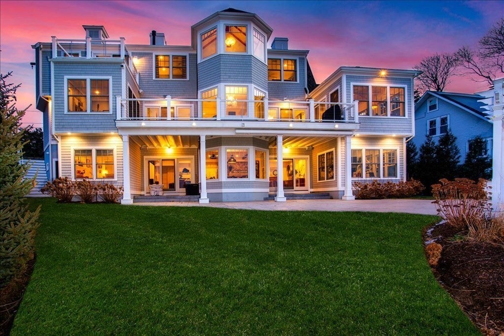 Listed A waterfront home in Marshfield with nautical bar