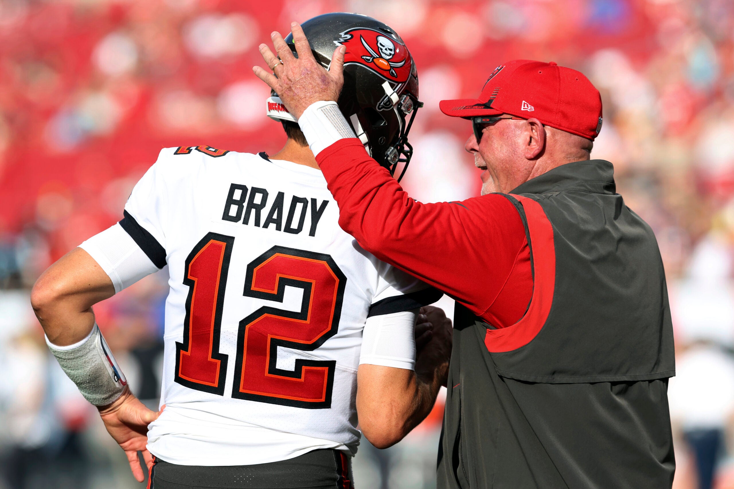 New season, same Tom Brady: QB leads Bucs to last-gasp victory