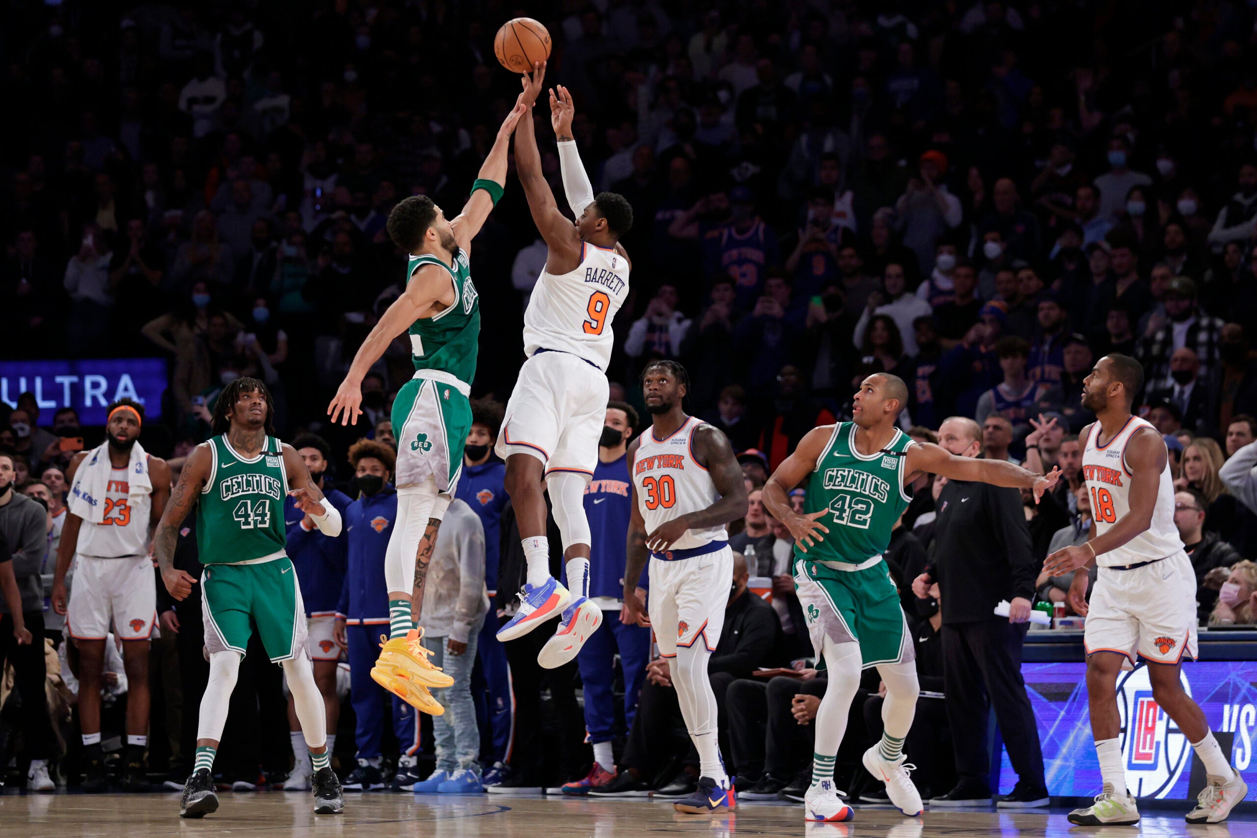 Knicks win 6th straight, drop Celtics from top spot in NBA