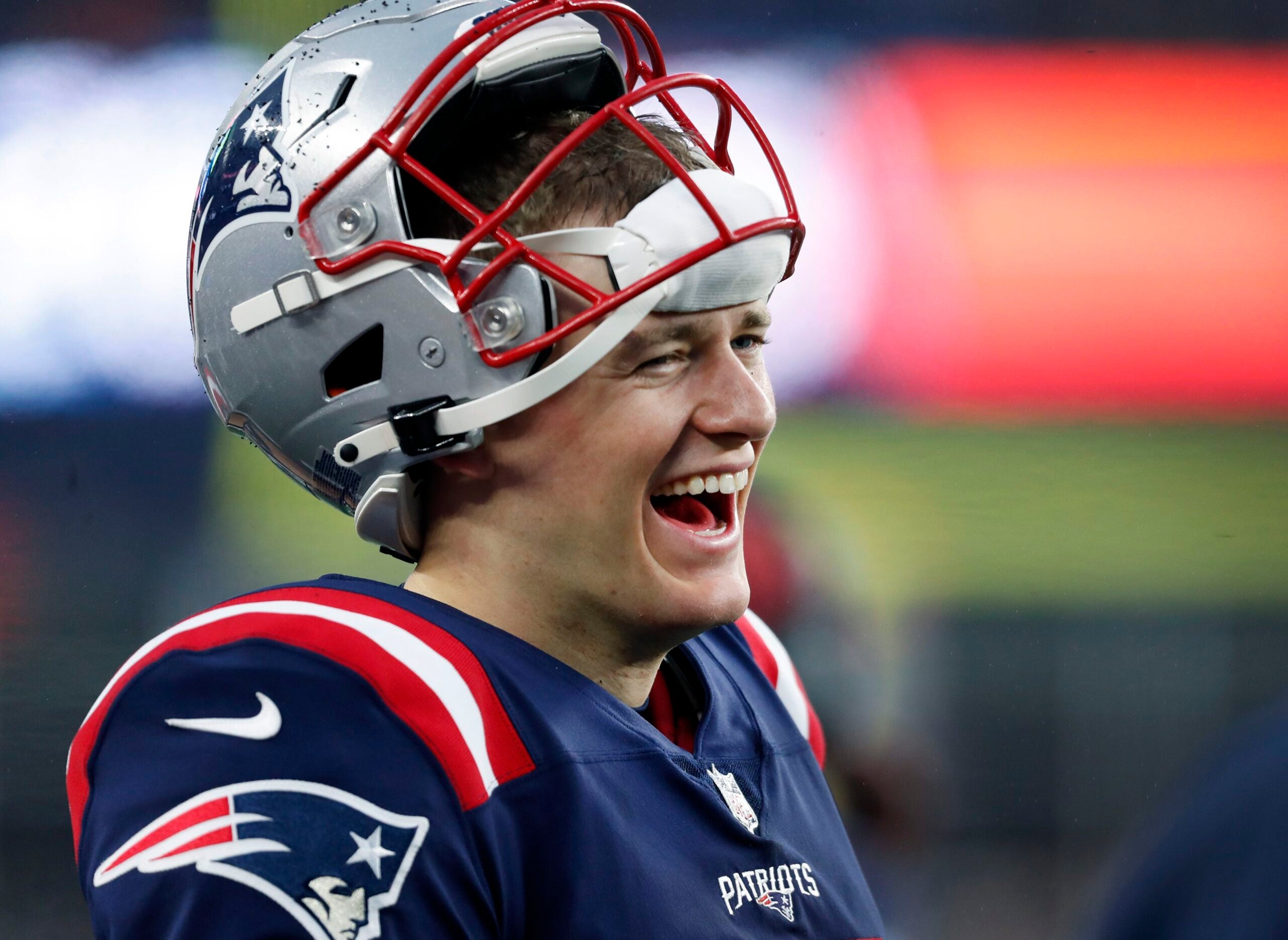 Patriots blow past Jaguars 50-10, earn playoff berth