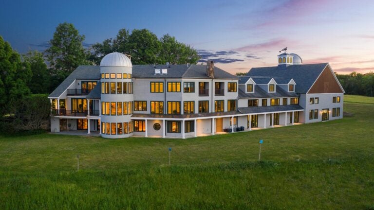 84 Canaan Back Road Barrington NH exterior